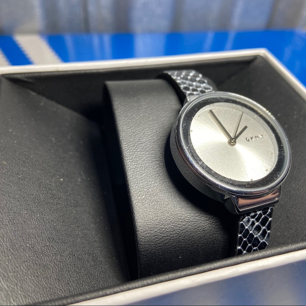 DKNY Astoria animal print leather watch BNWT